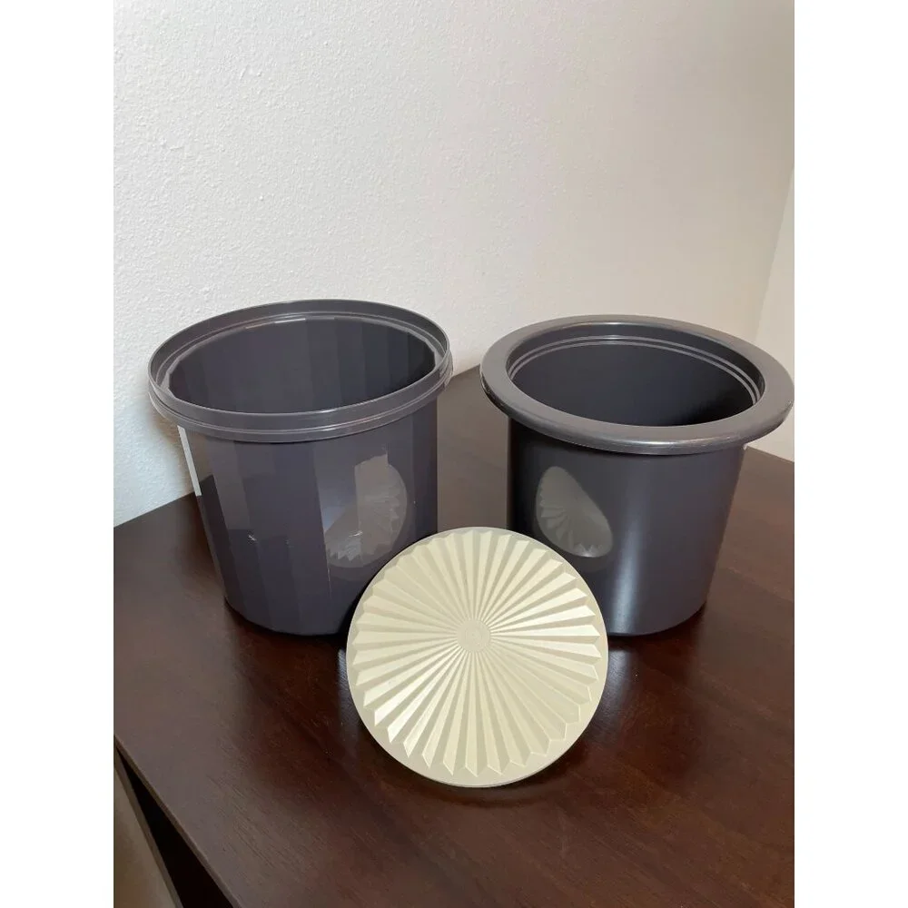 Vintage Tupperware Ice Bucket - Air lock lid